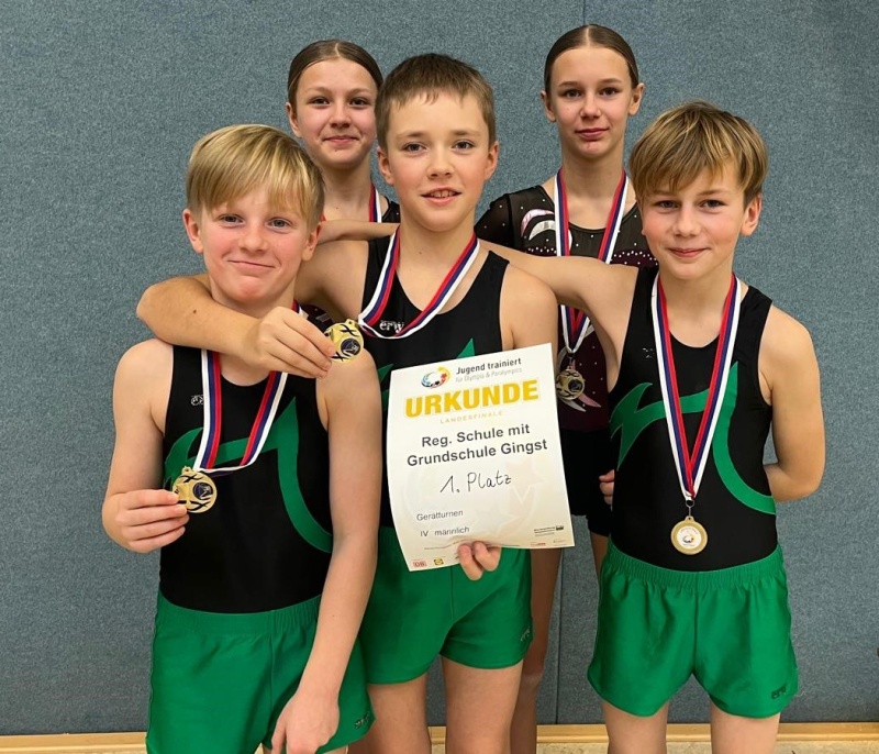 Goldige Turner holen Landeserfolg im Turnen. Finn Koch, Amy Schönrogge, Lennie Liekfeld, Amy Schlöer und Enzo Villmann (v.l.n.r.). Foto: Birgit Eicke